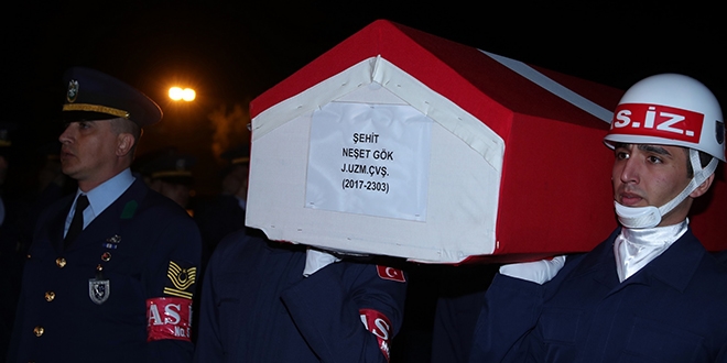 Şehit iki askerin naaşları memleketlerine getirildi