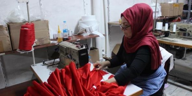 İpi, kumaşı ithal edilen Türk bayrağının maliyeti arttı
