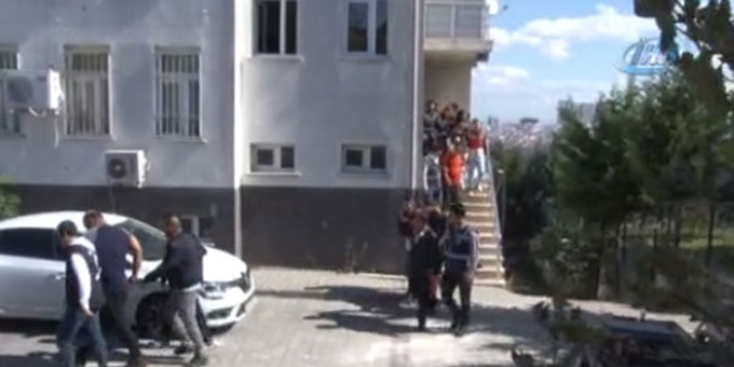 Dolandırıcılık şebekesinde emekli polis ve askerler silahlı korumalık yaparken yakalandı