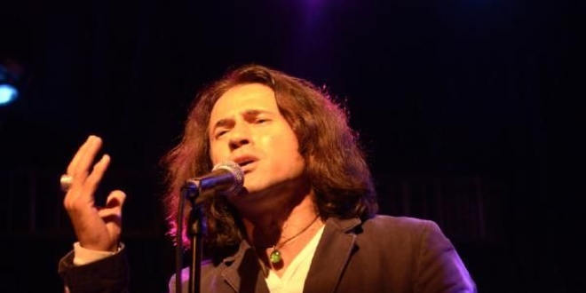 'Rockçı imam', izinsiz konser vermekten, ihraç edildi