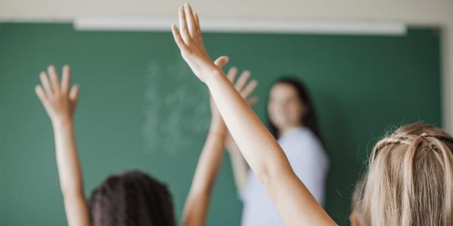 Beraat eden öğretmenlere, çalışma izni veriliyor
