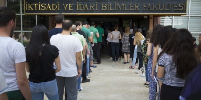 Eşini yetiştirmek için kendisi KPSS'ye geç kaldı