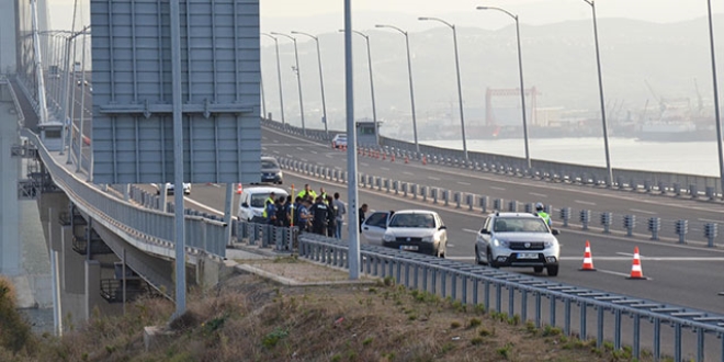 Osmangazi Köprüsü'nde pankartlı eylem