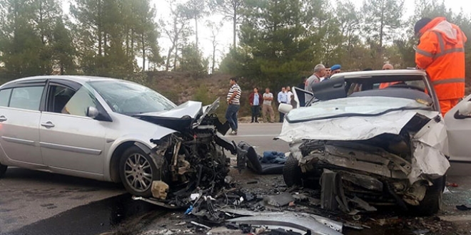 Burdur'da trafik kazas: 3' ar 7 yaral