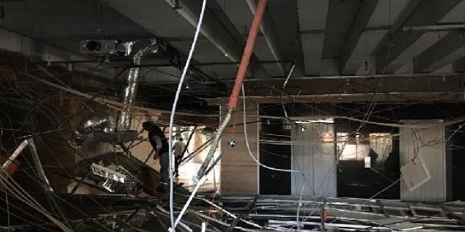 1 ay önce açılan Sakarya Bölge Adliye Mahkemesi'nde asma tavan çöktü
