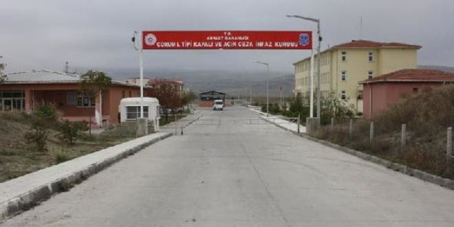 Cezaevinde sargı beziyle kendini astı