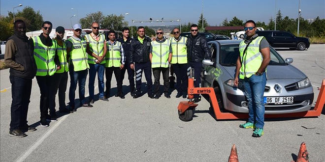 Tunus ve Özbekistan polislerine güvenli sürüş eğitimi