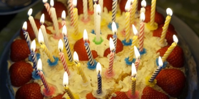 Doğum günü pastası 15 öğrenciyi hastanelik etti