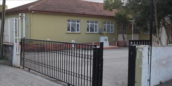 Üzerine demir kapı devrilen çocuğun ölümüne soruşturma