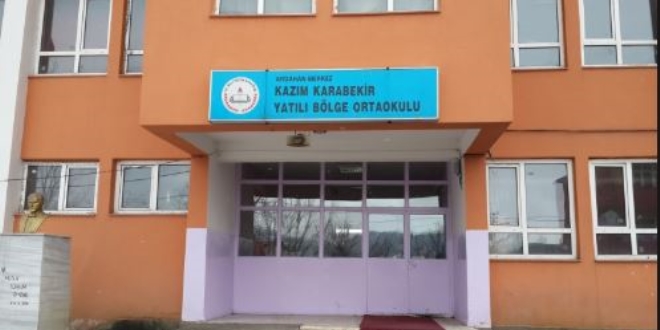 Yatılı okulda üzerine dolap düşen öğrenci öldü