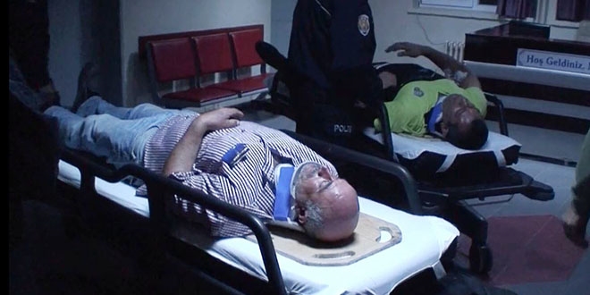 Polislerin bulunduğu otomobil traktöre çarptı: 5 yaralı