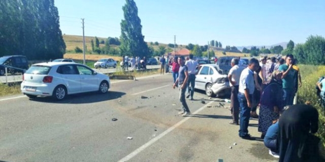 Kırşehir'de zincirleme trafik kazası: 1 ölü, 7 yaralı