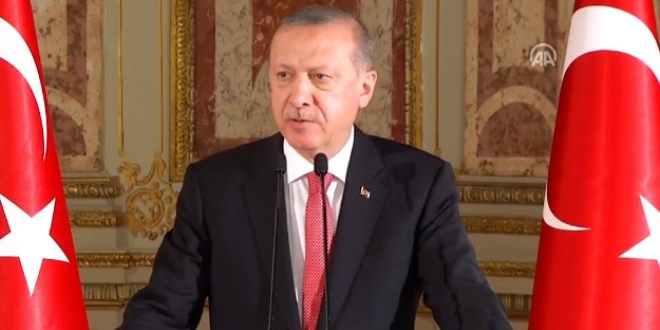 'Uzaya füze gönderdiniz de başörtüsüne mi takıldı?'