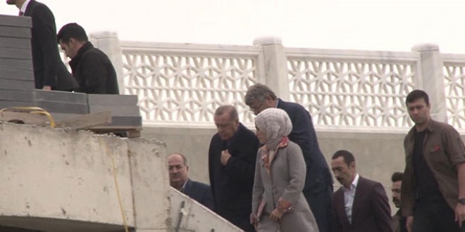 Erdoğan, Çamlıca Camii'nde incelemelerde bulundu