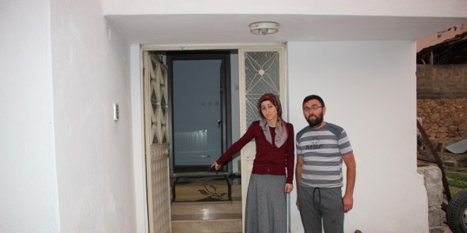 Elektroşok cihazıyla bayıltıp bileziklerini çaldılar