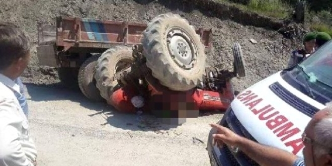 Devrilen traktörün altında kalan orman işçisi öldü