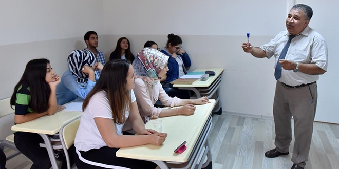 Hem öğretmen hem öğrenci