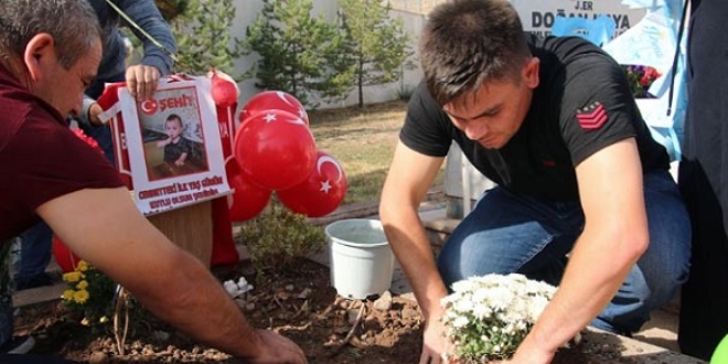 Yrek dayanmaz! 'Olumun cennetteki ilk ya gn kutlu olsun'