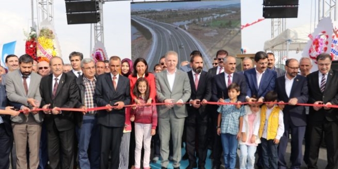 Üzerinde şükür namazı kılınan köprü açıldı