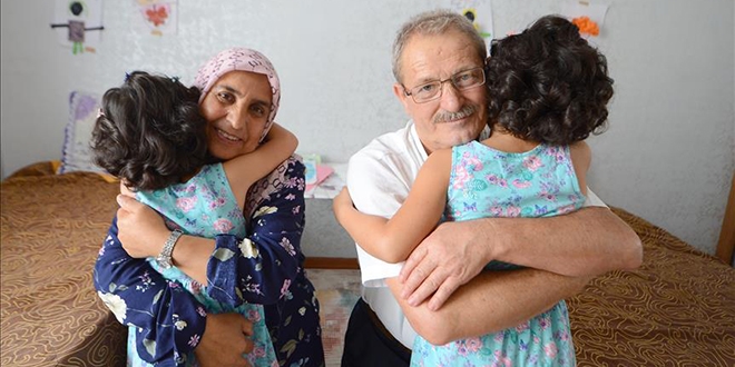 Torun hayali kurarken ikiz çocuk sahibi oldular