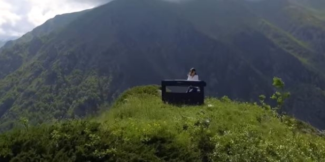 Kaçkar Dağı'nda piyanoyla klip