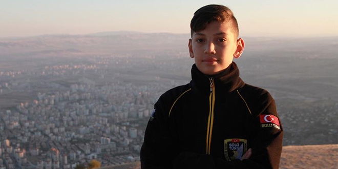 13 yaşında 2 bin metreden uçuyor