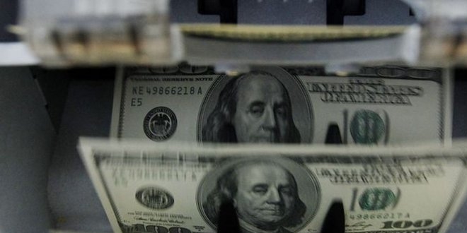 Dolar 5.70'in altında dalgalanıyor
