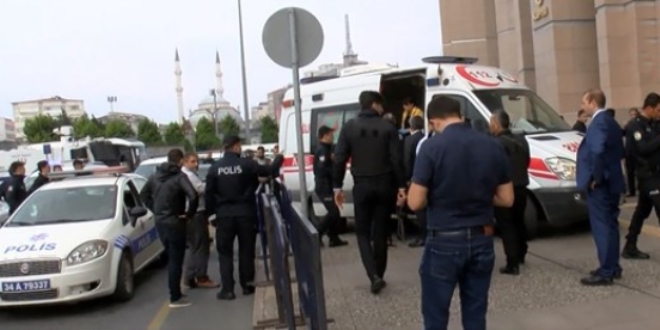 Çağlayan Adliyesi önünde bıçaklı kavga: 3 yaralı