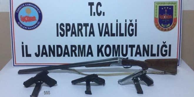 Düğün konvoyuna ateş açıp 4 kişiyi yaraladı