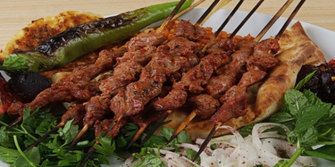 İşçi emeklisi 46 dakikada 305 çöp şiş yedi