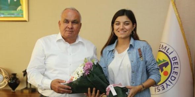 Genç öğretmenden vefa örneği