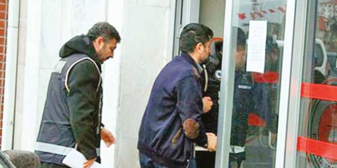 Kumpas savcısının kuyumcu amcasından 100 kilo altın çıktı