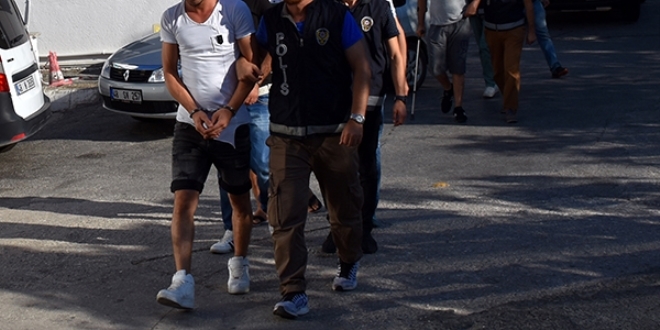 Terör örgütü propagandası yapan 3 şahıs tutuklandı