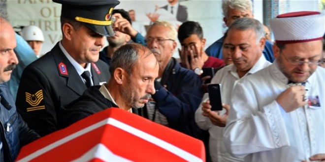 Şehit Uzman Çavuş Ferruh Dikmen toprağa verildi