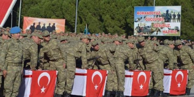 Bedelli askerler önce yemin etti sonra da terhis oldu