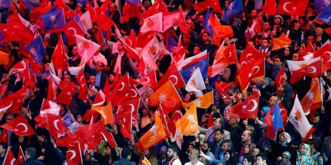 AK Parti'de büyükşehir adaylığı 10 bin lira