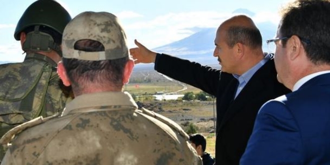 Bakan Soylu'dan Suriye sınırında inceleme