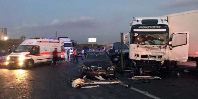 Kocaeli'de trafik kazas: 2 l, 1 yaral