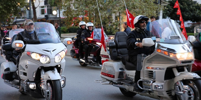 Kadıköy'de Vosvos ve motosikletli bayram konvoyu