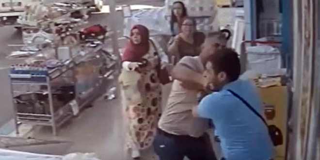 Polis kurşunuyla ayağı delinen genç, düğününde kırık ayakla döktürdü