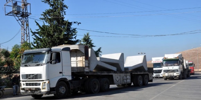 İdlib'e beton blok sevkiyatı devam ediyor
