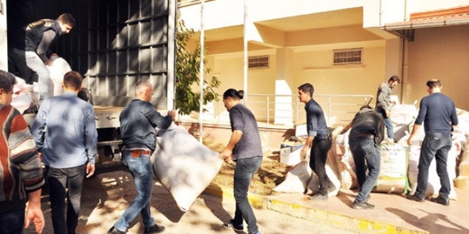 Kaçakçılık şüphelisini evinden çıkan kitaplar hayrete düşürdü
