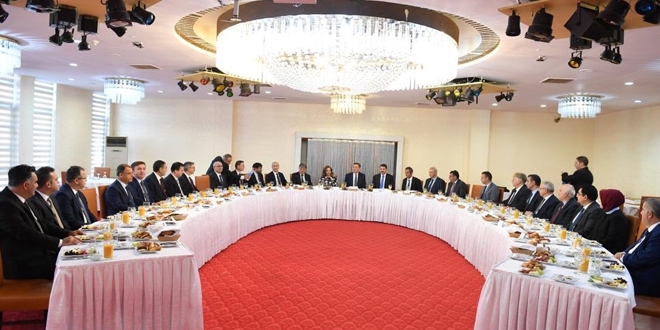 Bakan Ziya Selçuk, 2 Vali için veda yemeği verdi