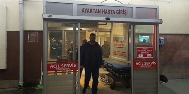 Yemekten zehirlenen 17 öğrenci hastaneye kaldırıldı