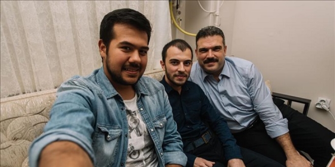 Rektörden öğrenci evine 'çat kapı' ziyaret