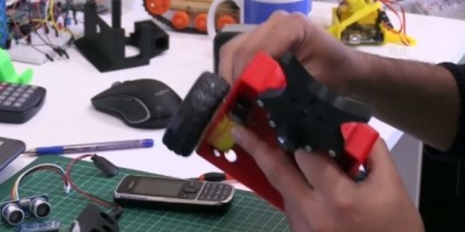 Katıldığı yarışma sayesinde robotik eğitim kiti satıyor