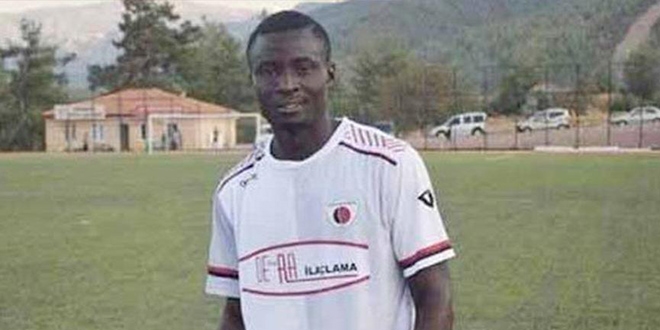Maçta kalp krizi geçiren futbolcu hayatını kaybetti