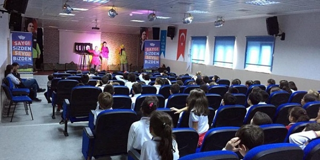Toplu taşımada görgü kuralları tiyatroyla aşılanıyor