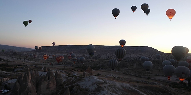 Kapadokya ziyaretçi akınına uğruyor