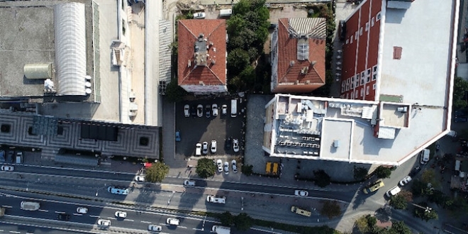 Devleti kaldırmaya kalktı, üstüne bir de kiraladı
